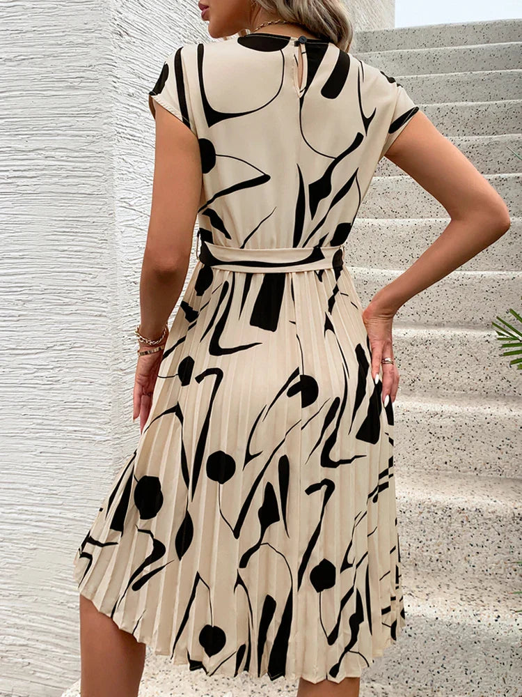 Allaine | Elegantselt pleeditud midi kleit vööga