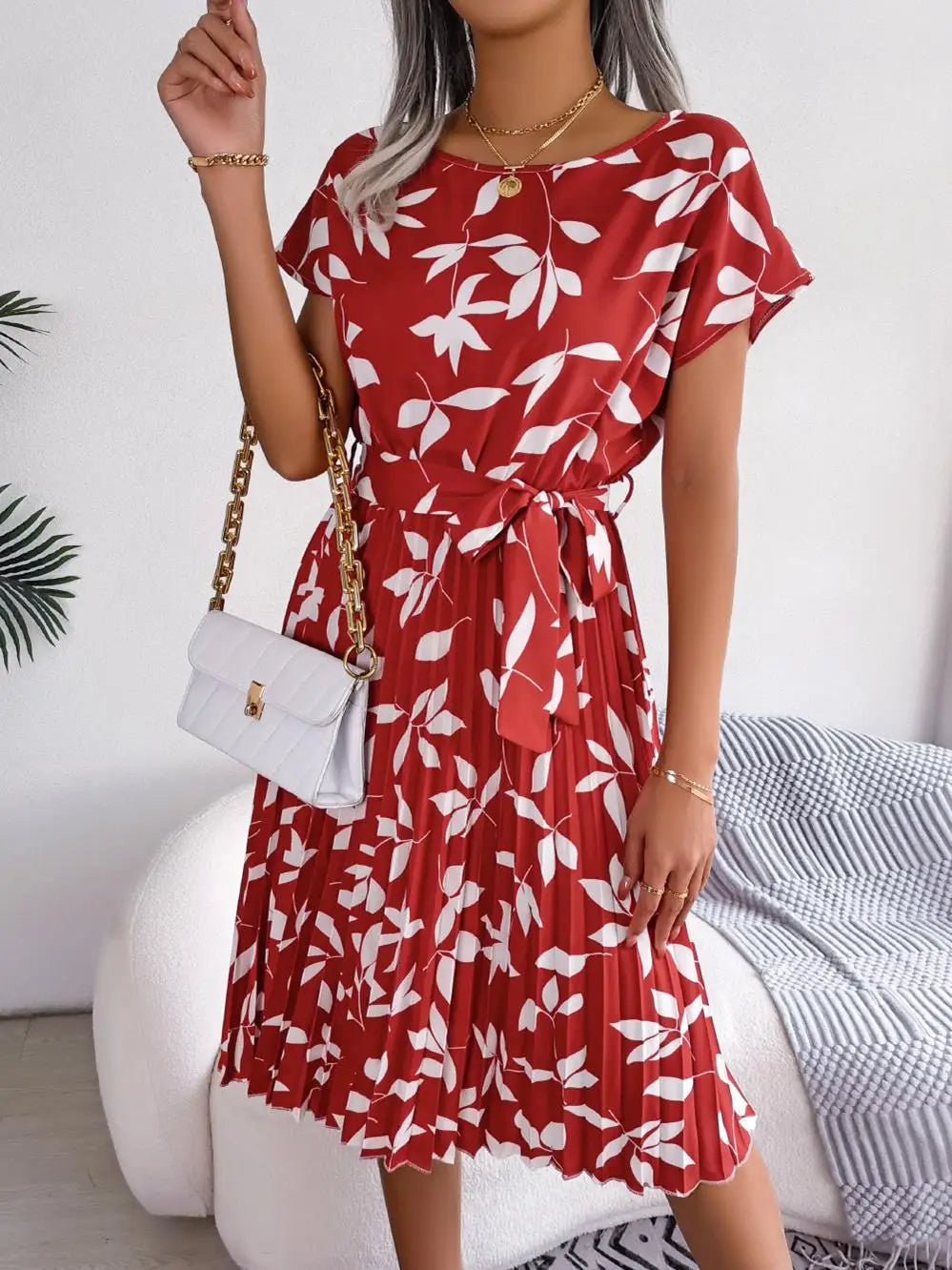 Amal | Moodne kleit lillemustriga