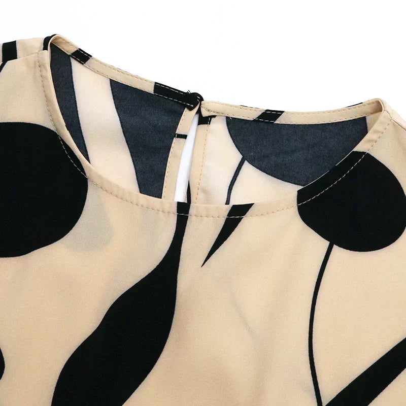 Allaine | Elegantselt pleeditud midi kleit vööga